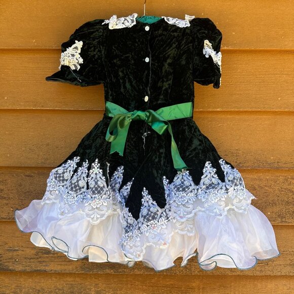 Girls Green Velvet Dress With White Lace & Pearl Accents Size 7 Elegant Design M - Picture 3 of 16